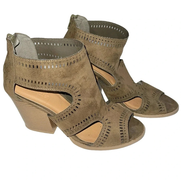 Charlotte Russe Darby Peep Toe Faux Suede Cutout Bootie Sz 7 - Picture 9 of 10